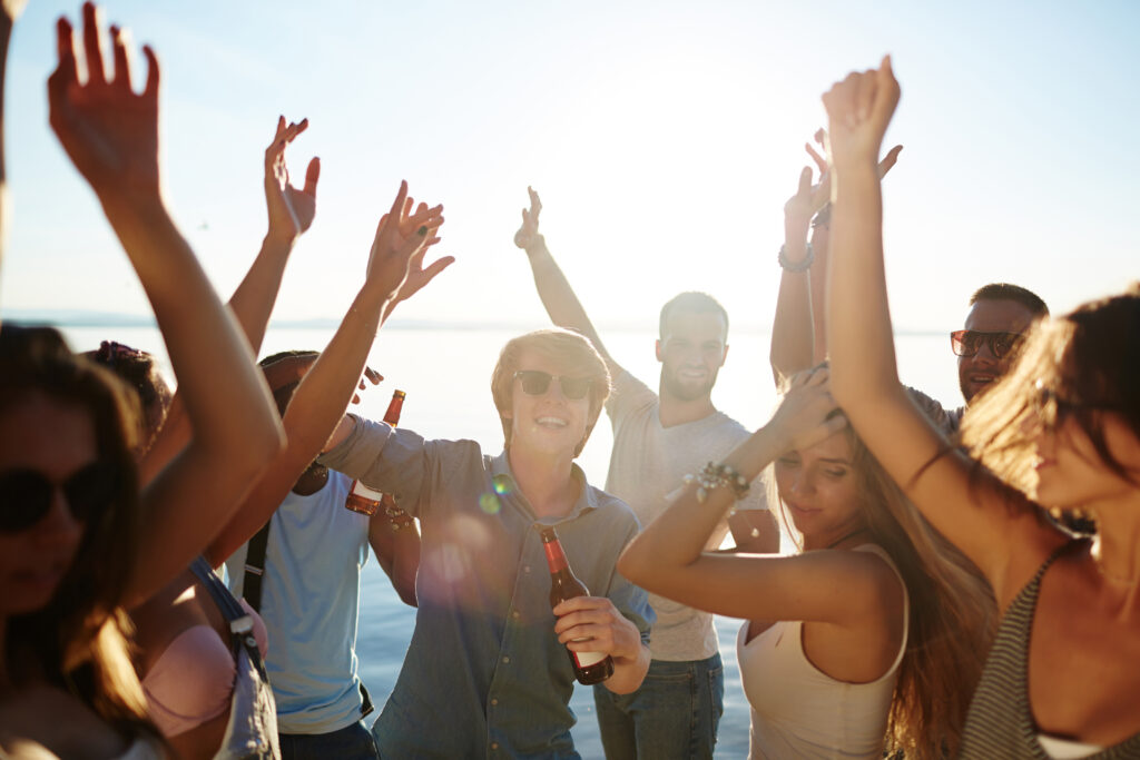young adults rent a party boat on lake pleasant celebratingin phoenix